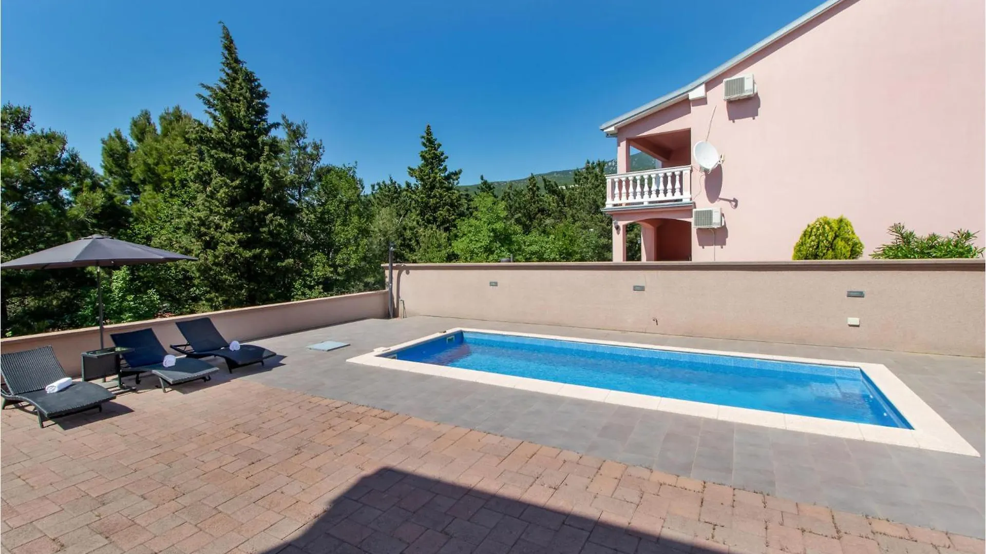 Amazing Apartment In Jadranovo 0*,